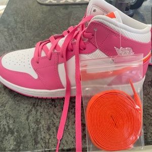 Pinksicle orange Jordan 1 mid GS size 7 NWT